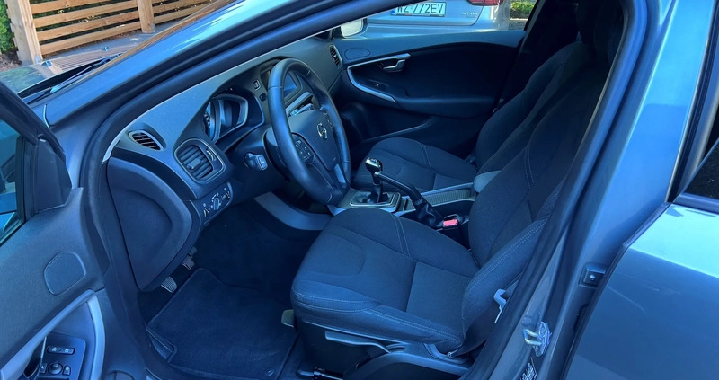 Volvo V40 cena 72000 przebieg: 99986, rok produkcji 2018 z Błonie małe 254